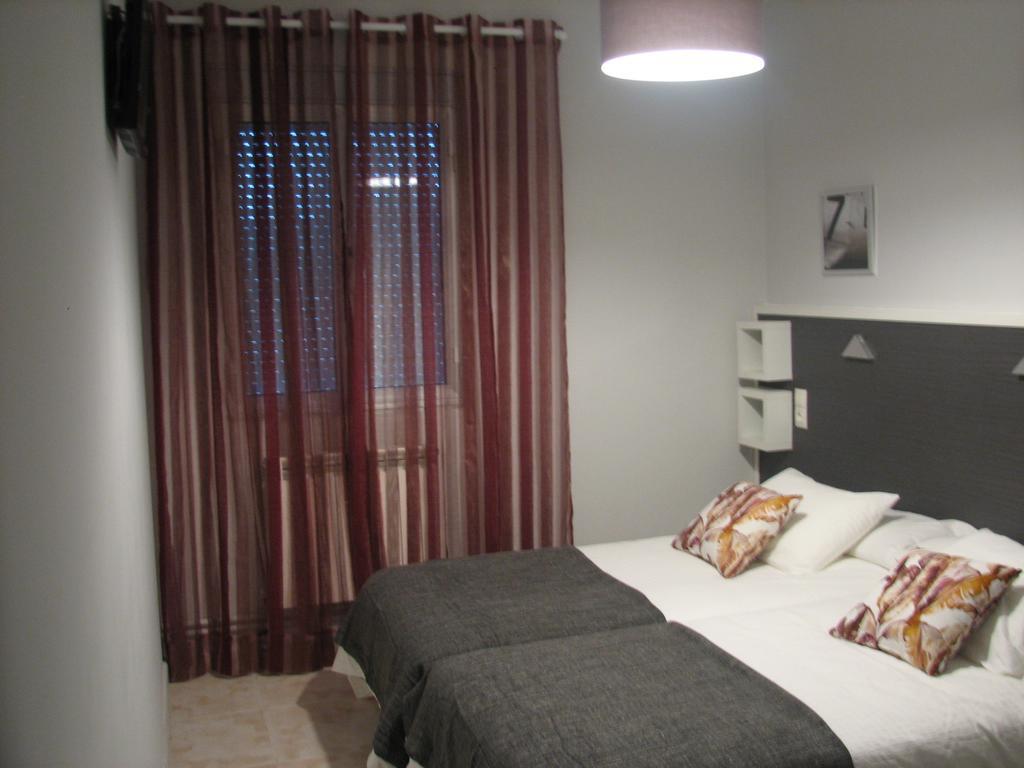 Hostal Meson Do Loyo Portomarin Ruang foto